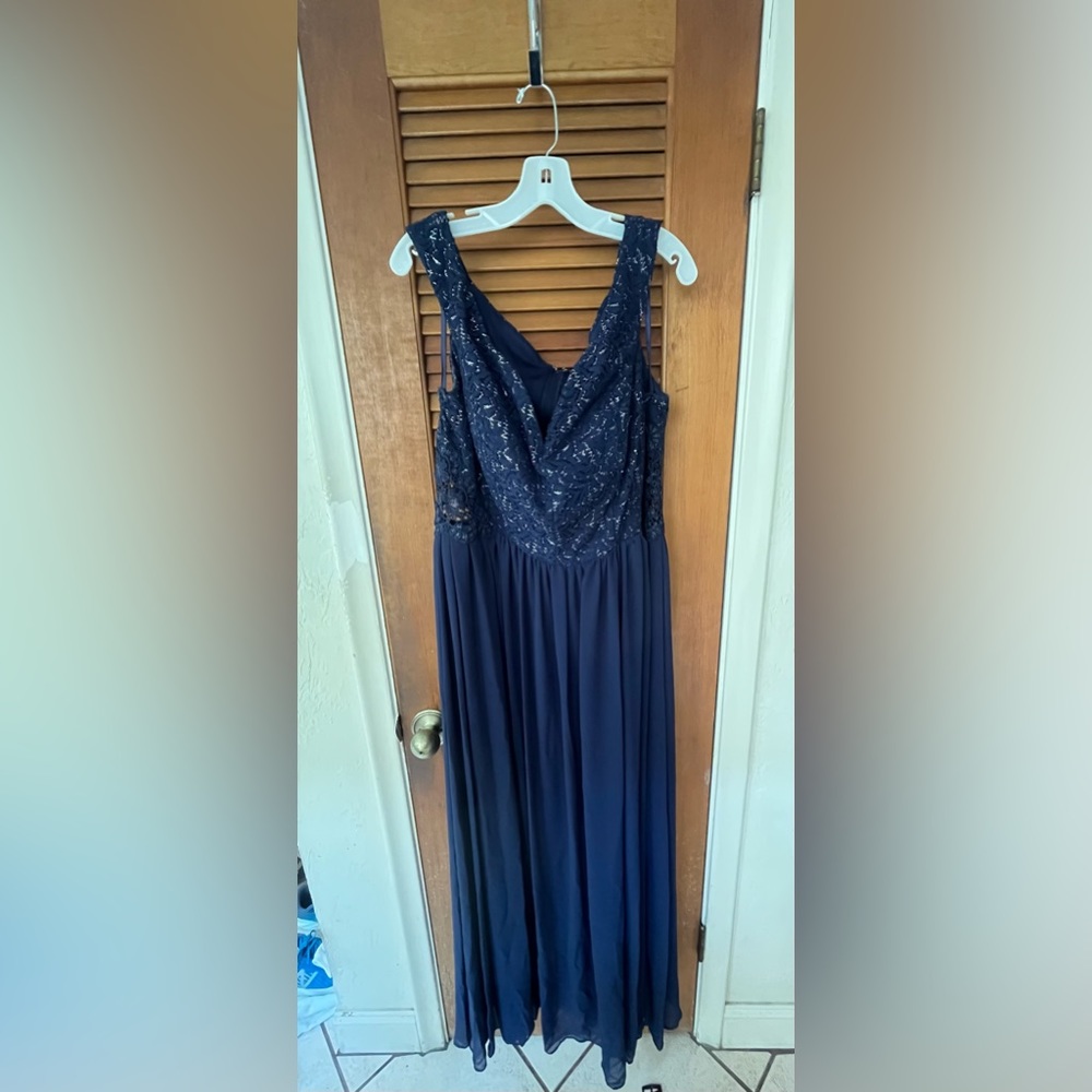 Gorgeous navy blue David’s bridal size 18 gown